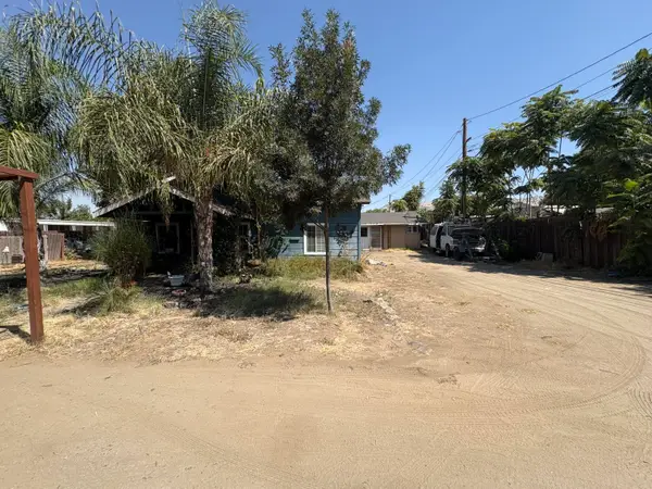 1704 E Springville Avenue, Porterville, CA 93257