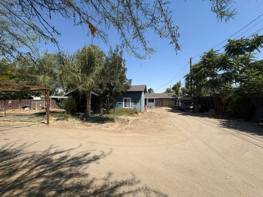 1704 E Springville Avenue, Porterville, CA 93257 - #2