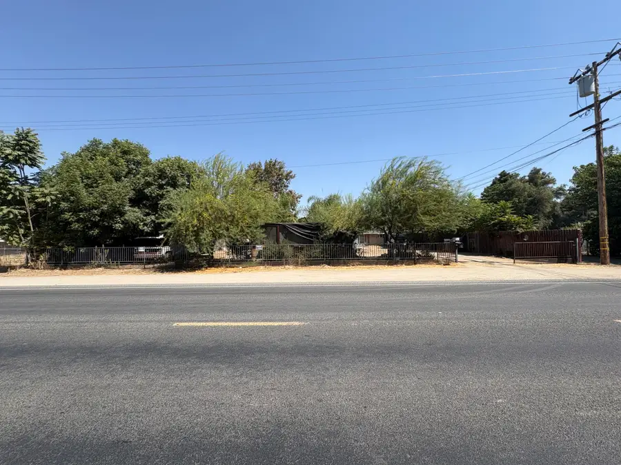 1704 E Springville Avenue, Porterville, CA 93257 - #3