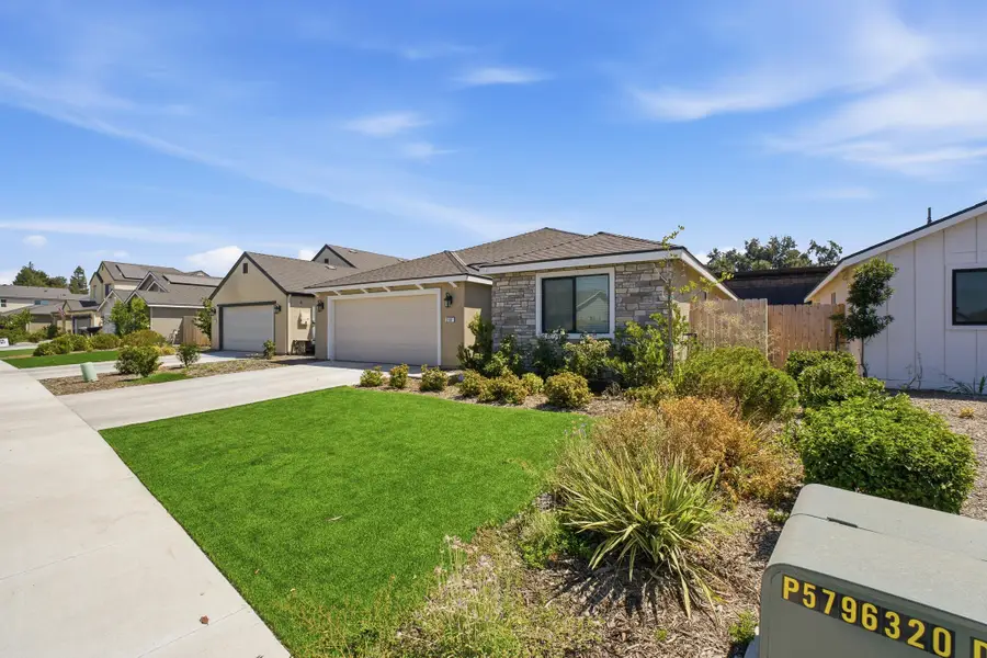 2101 E Oak Avenue, Visalia, CA 93292 - #3