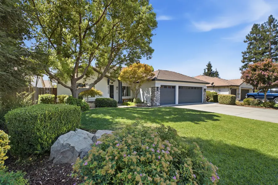 4735 W Ashland Avenue, Visalia, CA 93277 - #2