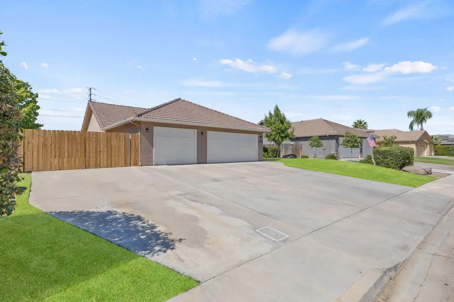 2439 S Beech Drive, Visalia, CA 93292 - #2