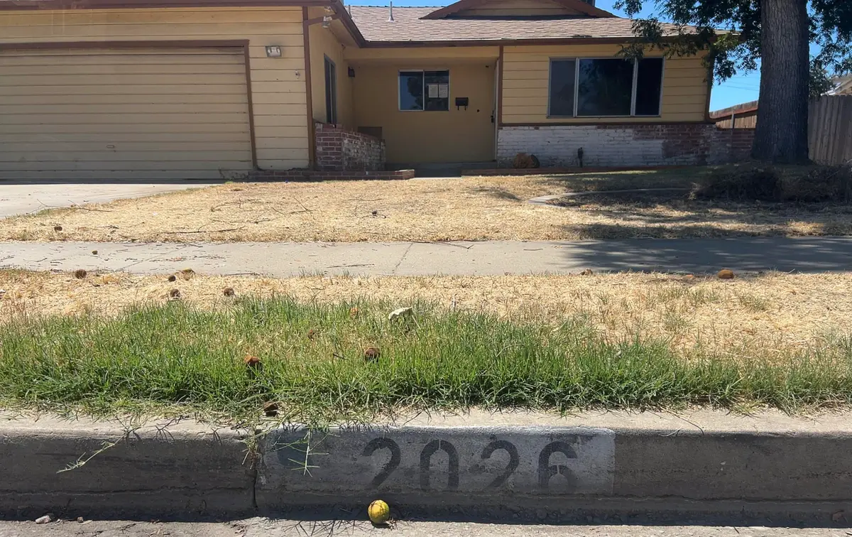 2026 N Kensington Way, Hanford, CA 93230 - #1