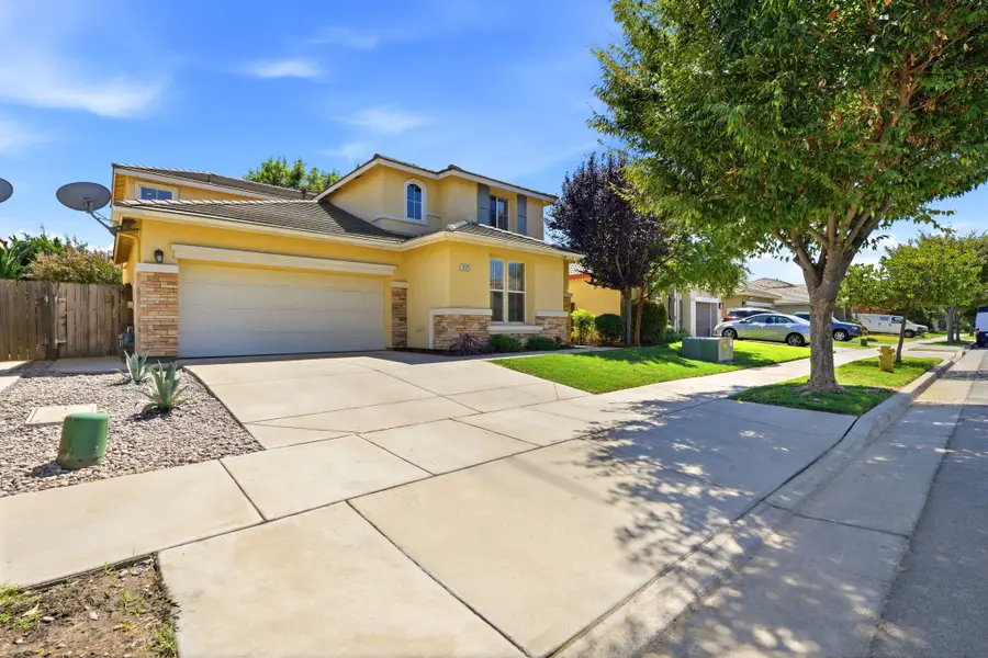3125 W Delta Avenue, Visalia, CA 93291 - #3