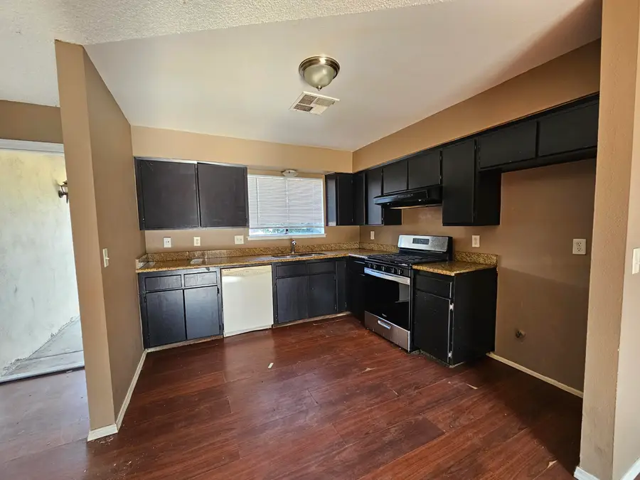 1174 Cabrillo Drive, Tulare, CA 93274 - #2
