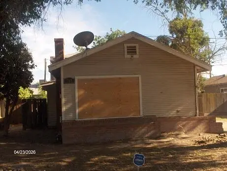 213 W Maple Avenue, Tulare, CA 93274 - #1