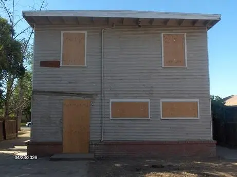 213 W Maple Avenue, Tulare, CA 93274 - #2