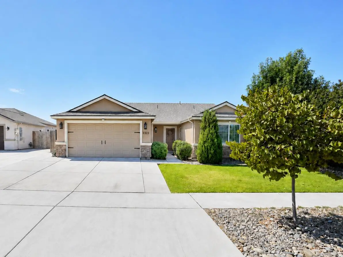 2323 Vineyard Court, Hanford, CA 93230 - #1