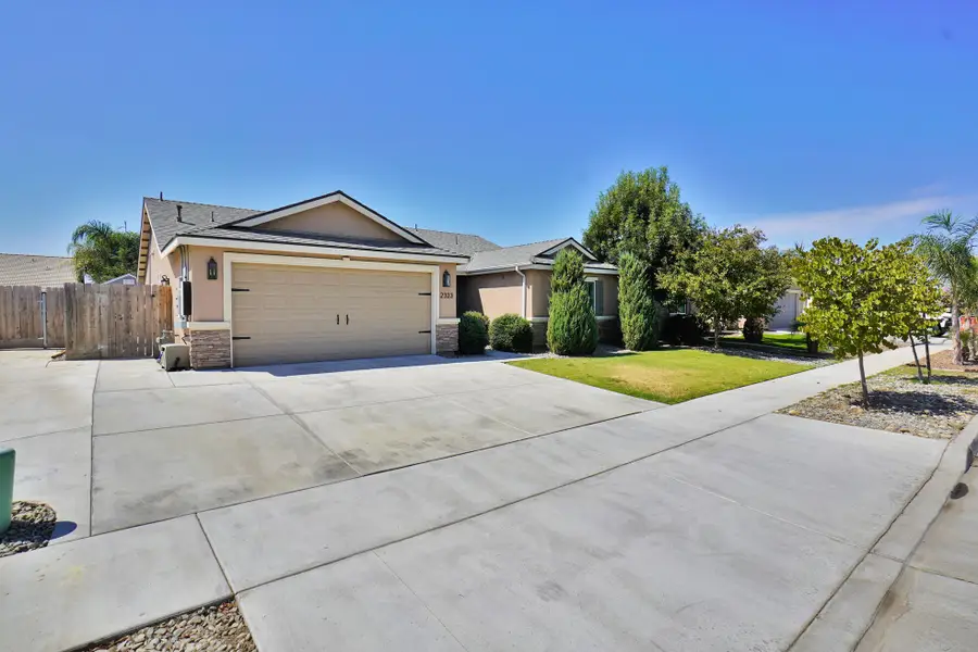 2323 Vineyard Court, Hanford, CA 93230 - #2