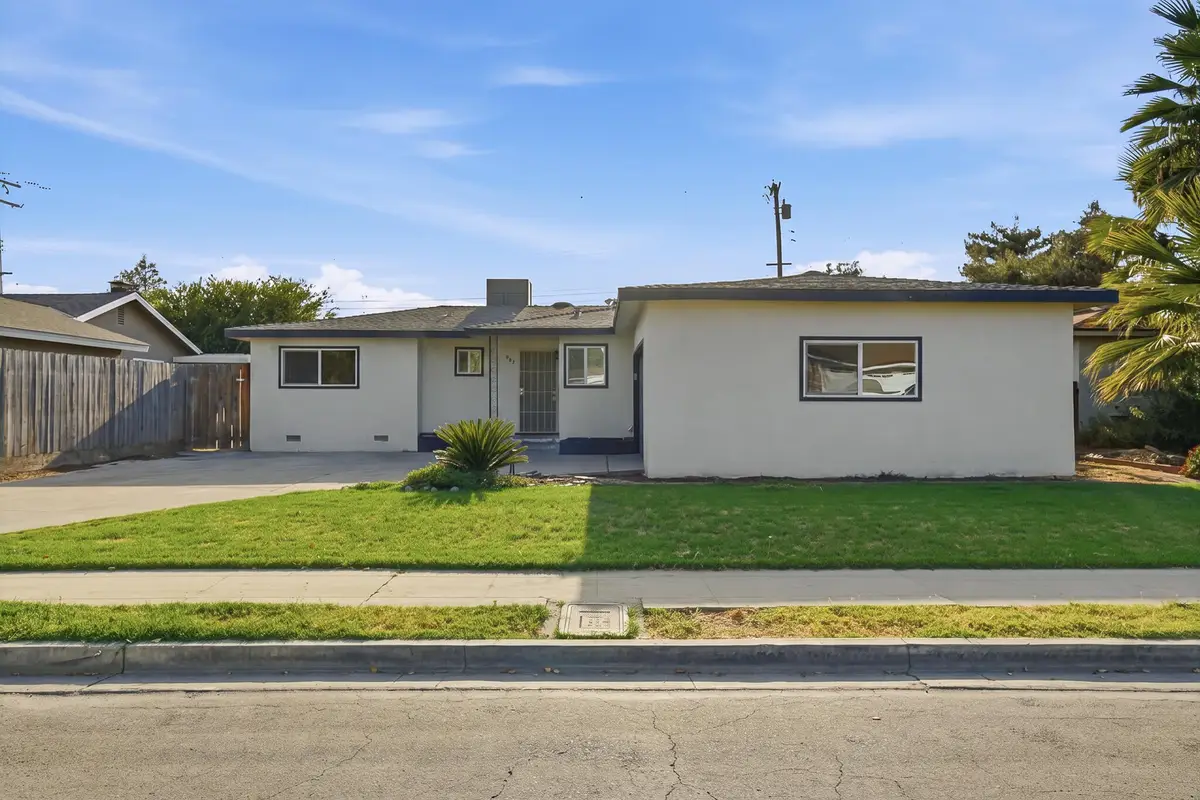 887 N Manor Street, Tulare, CA 93274 - #1