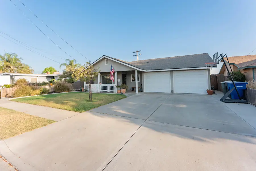 285 E Cortner Street, Hanford, CA 93230 - #2