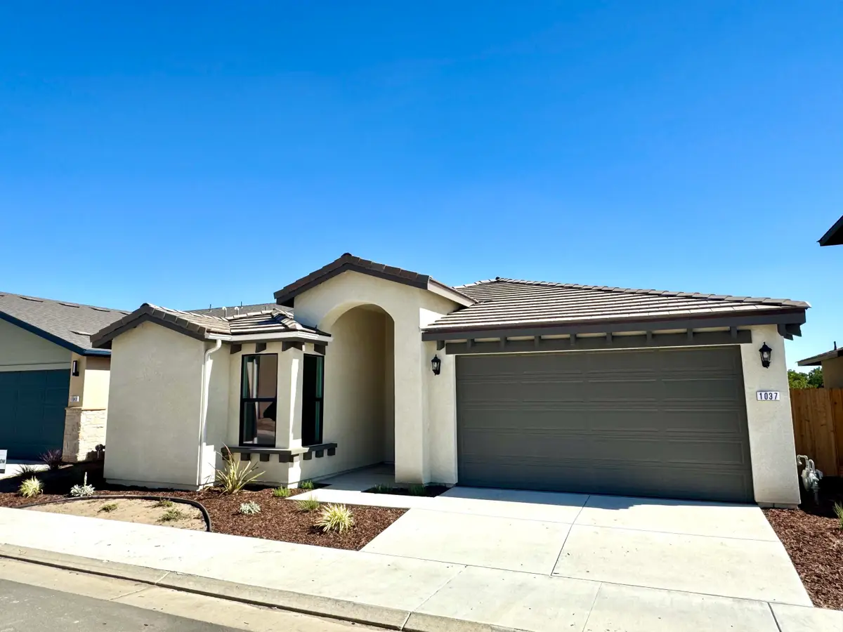 1037 Madrid Avenue, Tulare, CA 93274 - #1