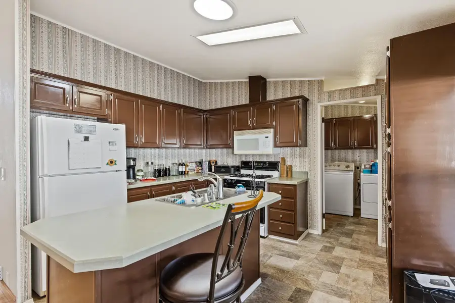 1343 W Morton Avenue, Porterville, CA 93257 - #3