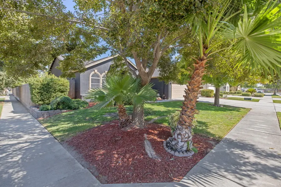 912 Apple Avenue, Lemoore, CA 93245 - #3