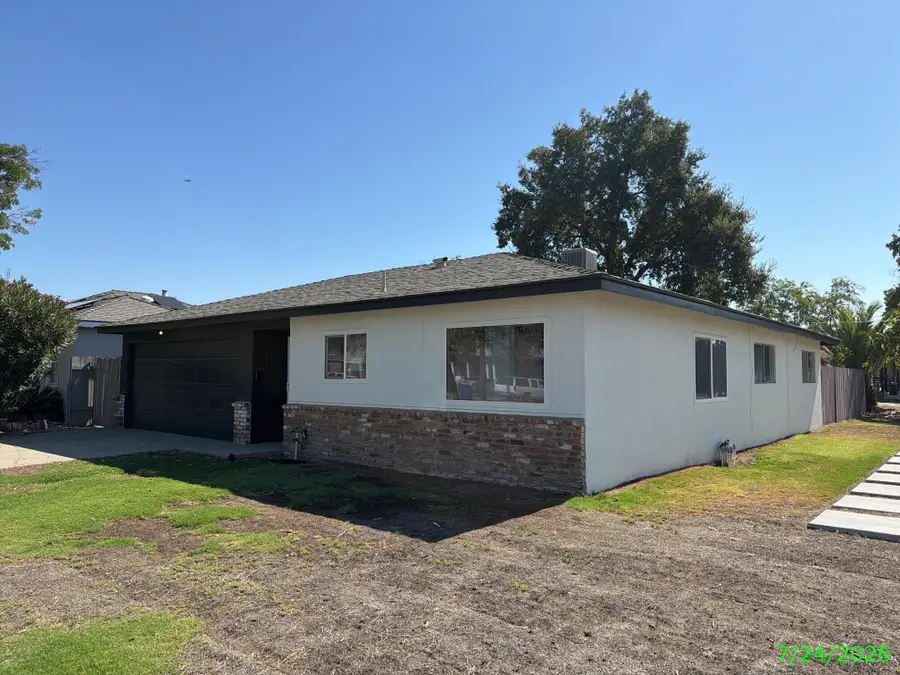 1201 N Redington Street, Hanford, CA 93230 - #3