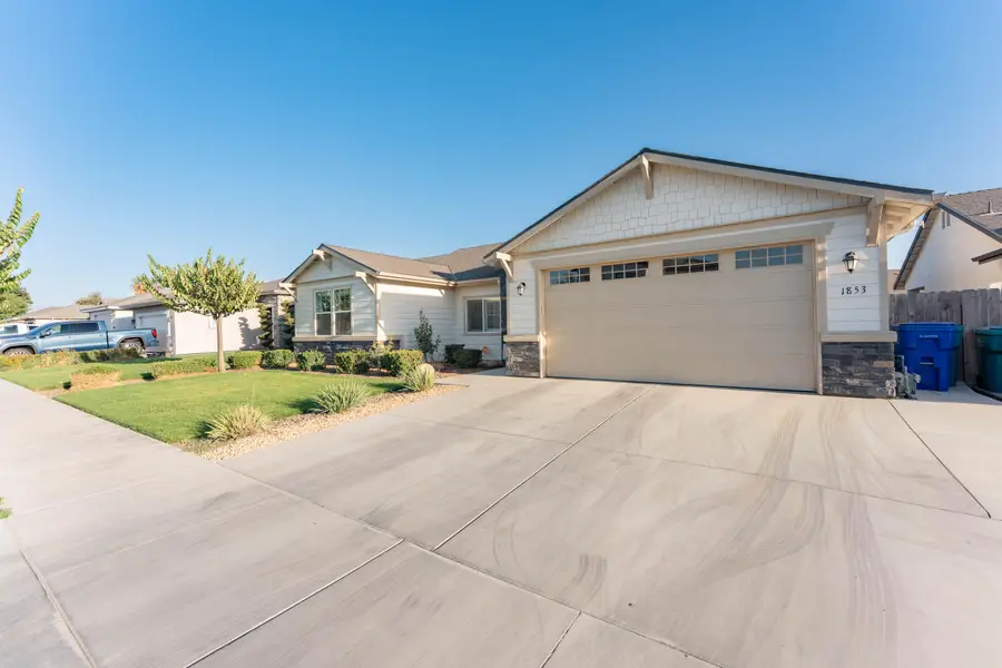 1853 W Date Avenue, Porterville, CA 93257 - #2