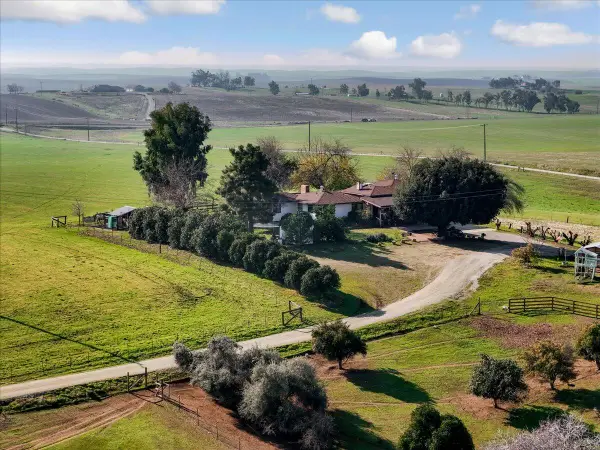 28002 Ave 56, Porterville, CA 93257