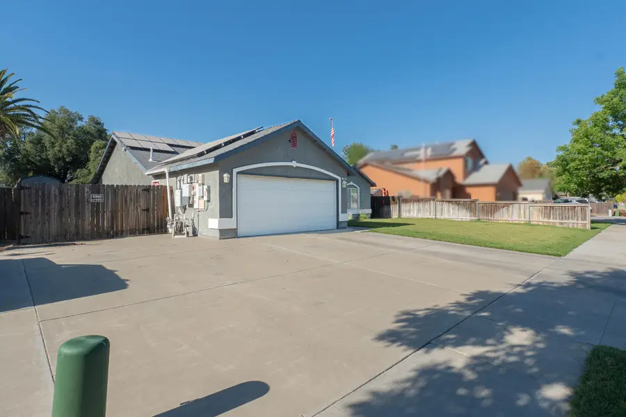 980 Yosemite Drive, Lemoore, CA 93245 - #3