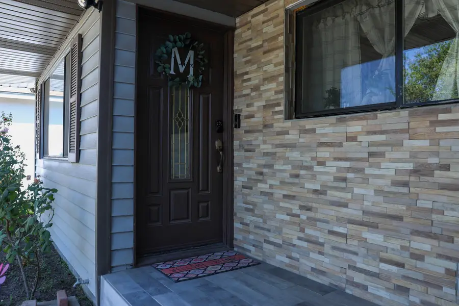 1709 E Burton Avenue, Tulare, CA 93274 - #2