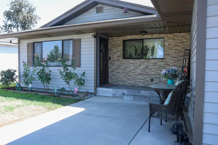 1709 E Burton Avenue, Tulare, CA 93274 - #3