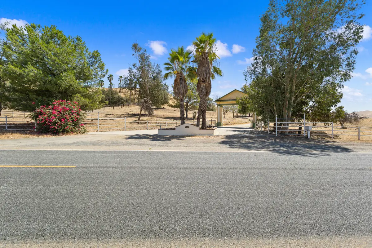 29827 Avenue 176, Porterville, CA 93257 - #1