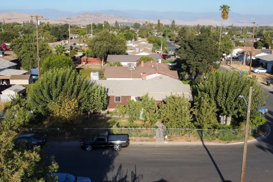 460 N Walch Street, Porterville, CA 93257 - #2