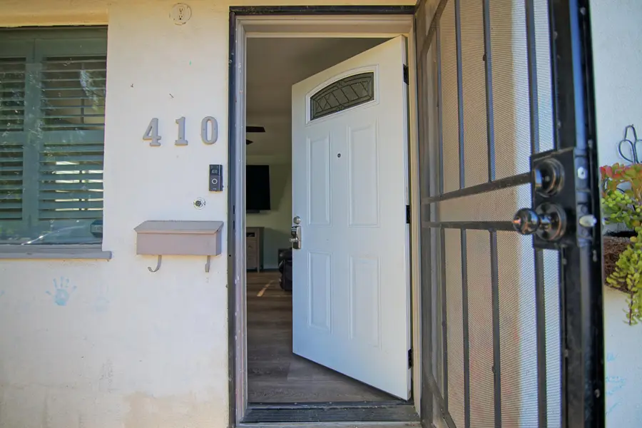 410 E Florinda Street, Hanford, CA 93230 - #3