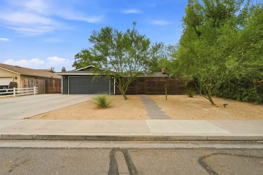 1925 S San Joaquin Drive, Visalia, CA 93277 - #2