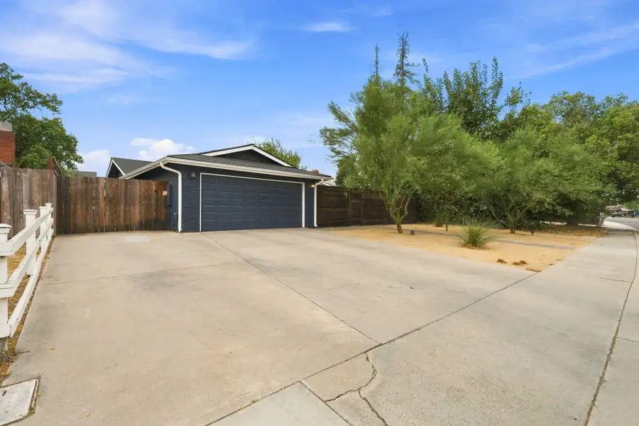 1925 S San Joaquin Drive, Visalia, CA 93277 - #3