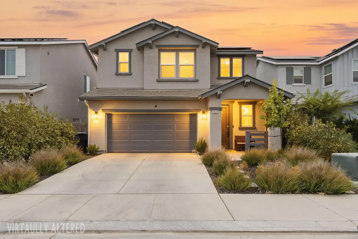 1024 W Prescott Avenue, Visalia, CA 93291 - #1