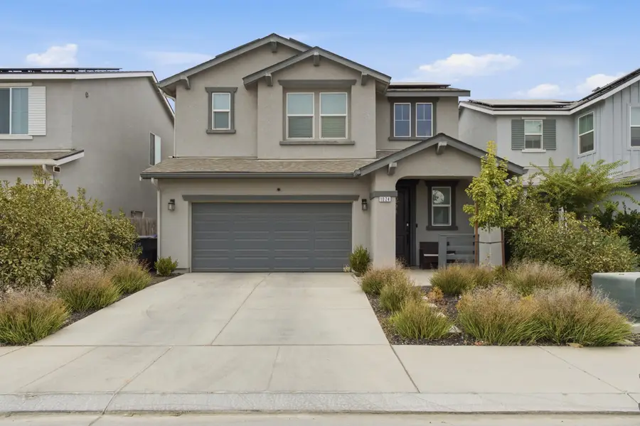 1024 W Prescott Avenue, Visalia, CA 93291 - #2