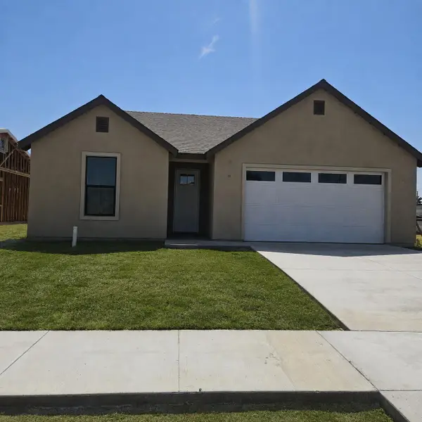 933 E Seeger Avenue, Visalia, CA 93292