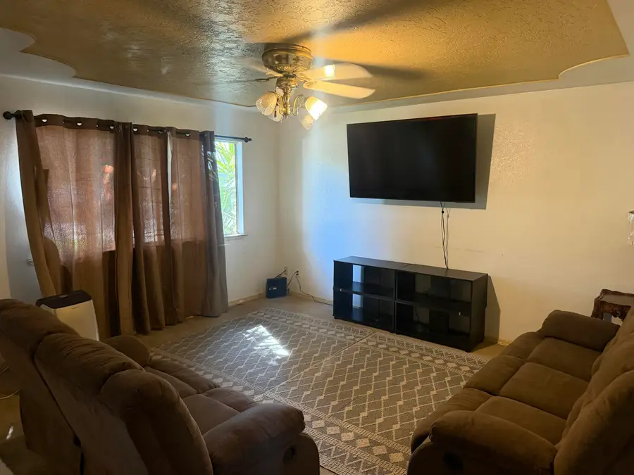361 N Alice Avenue, Dinuba, CA 93618 - #2