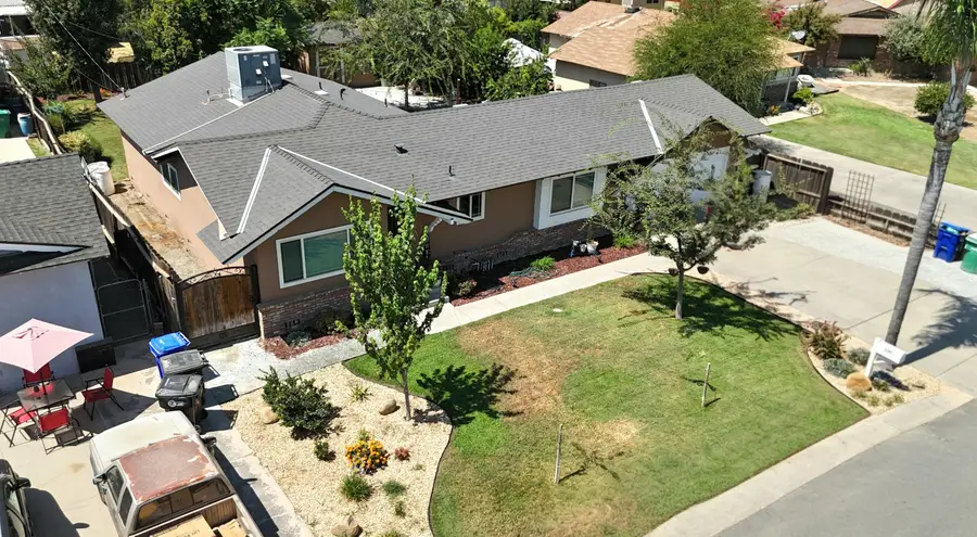 563 N Walch Street, Porterville, CA 93257 - #3