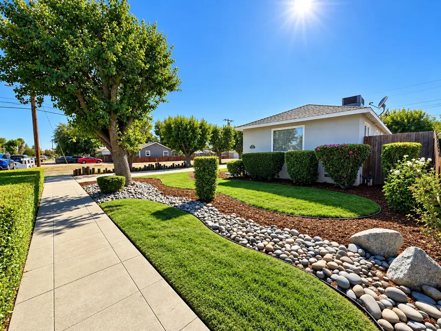 623 Auburn Street, Tulare, CA 93274 - #2
