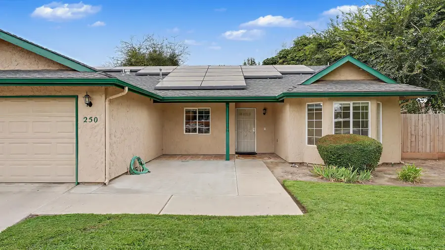 250 W Loyola Avenue, Visalia, CA 93277 - #2
