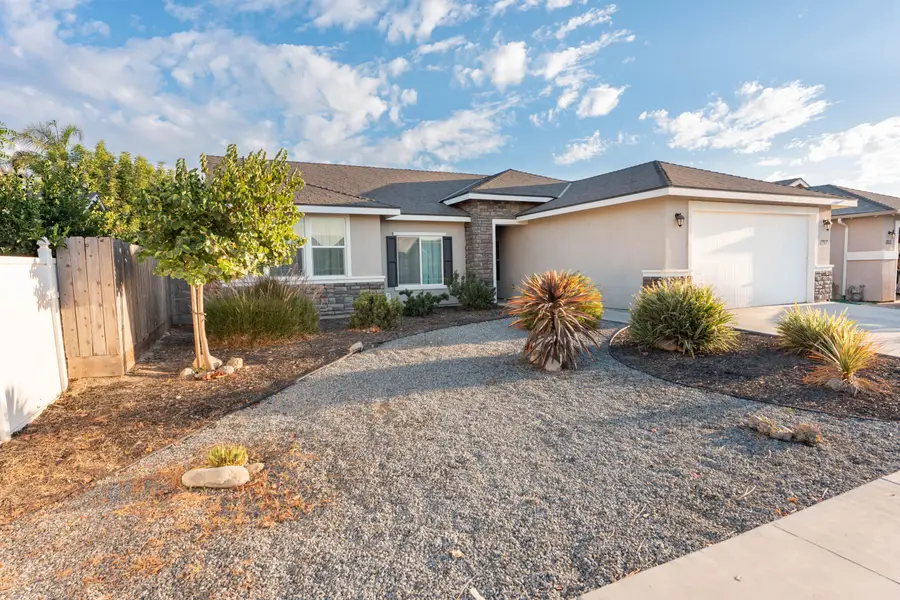 1797 W Date Avenue, Porterville, CA 93257 - #2