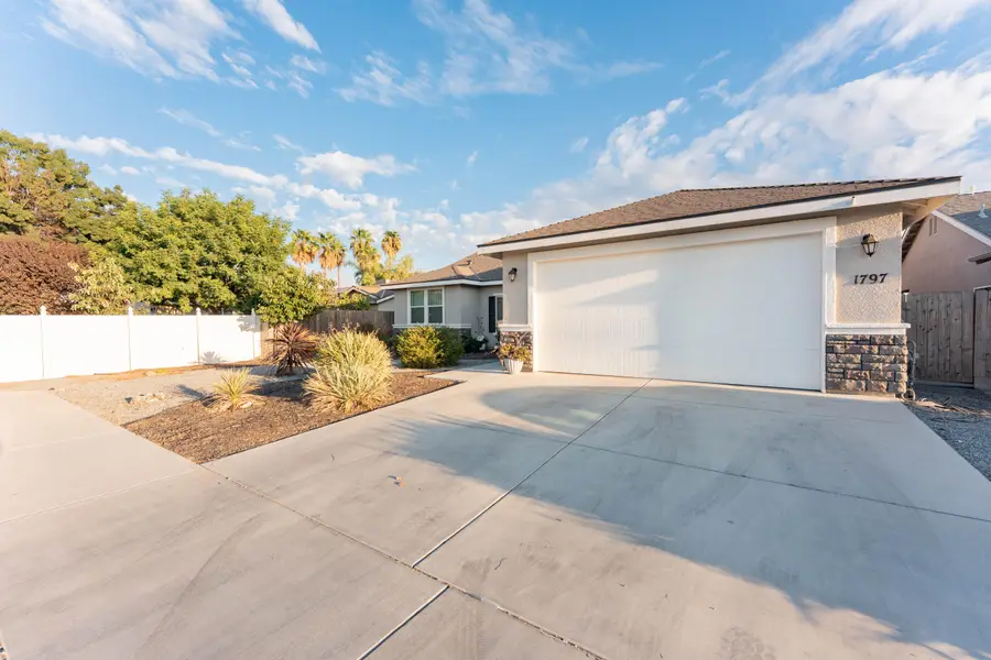 1797 W Date Avenue, Porterville, CA 93257 - #3