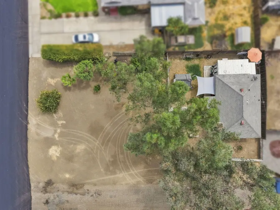 655 N 4th Street, Porterville, CA 93257 - #2