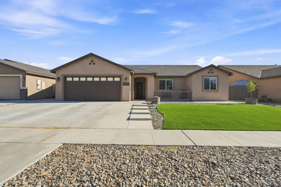 1835 Santa Cruz Drive W, Tulare, CA 93274 - #2