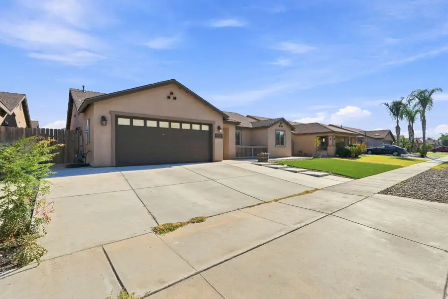 1835 Santa Cruz Drive W, Tulare, CA 93274 - #3