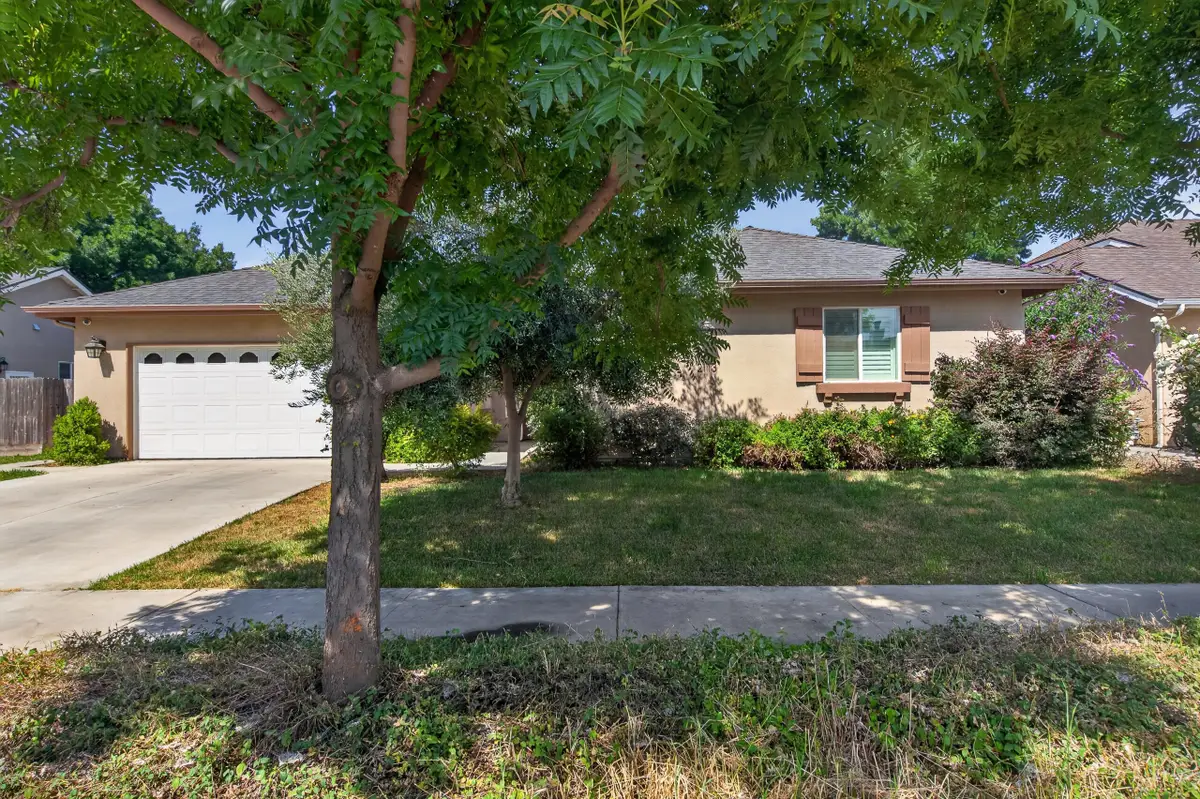 2113 S Columbus Court, Visalia, CA 93277 - #1