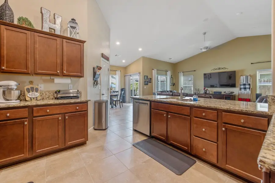 2526 Seaside Circle, Tulare, CA 93274 - #2