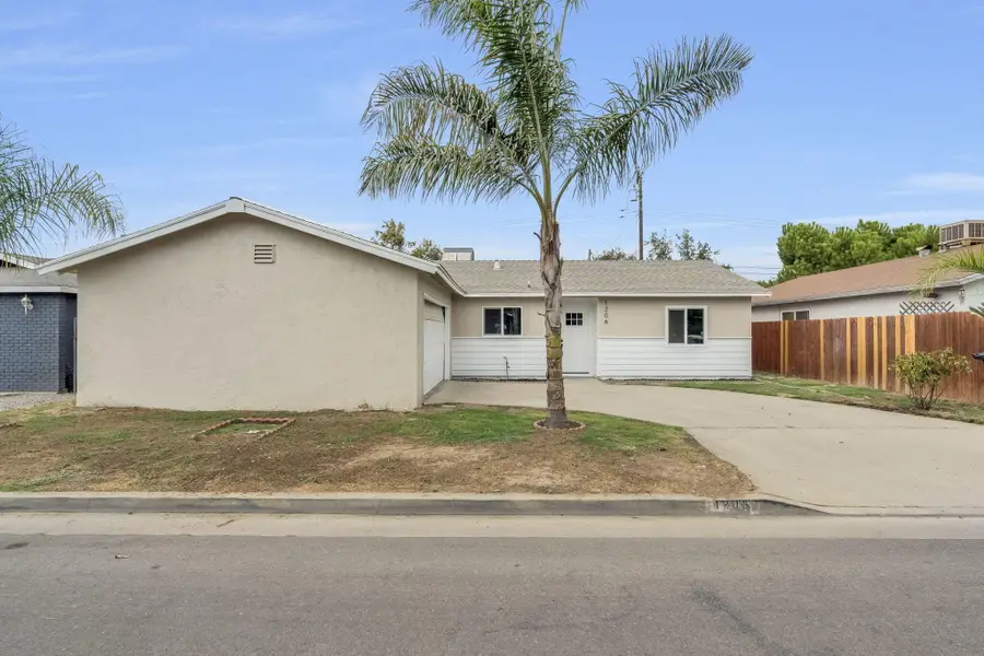 1206 S 12th Avenue, Hanford, CA 93230 - #2
