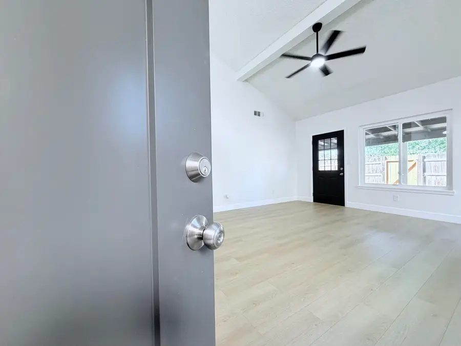 1026 E Babcock Avenue, Visalia, CA 93292 - #3