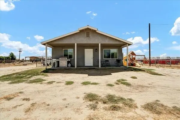 2437 N Palm Street, Pixley, CA 93256