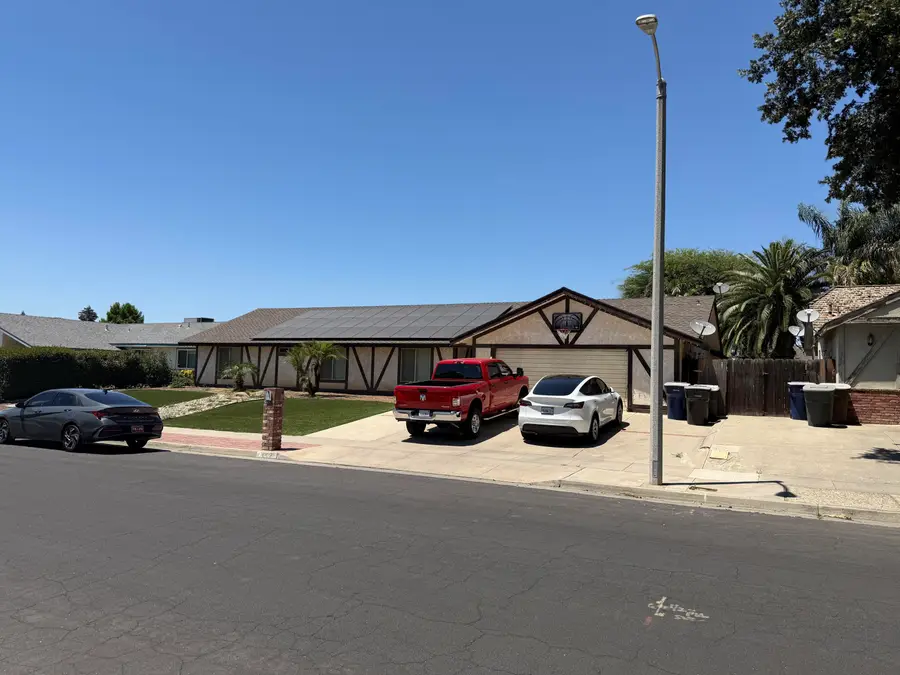 1602 E Avila Drive, Tulare, CA 93274 - #3
