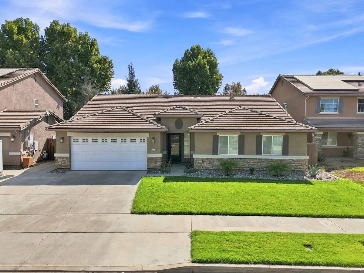 3038 N Linda Vista Court, Visalia, CA 93291 - #1