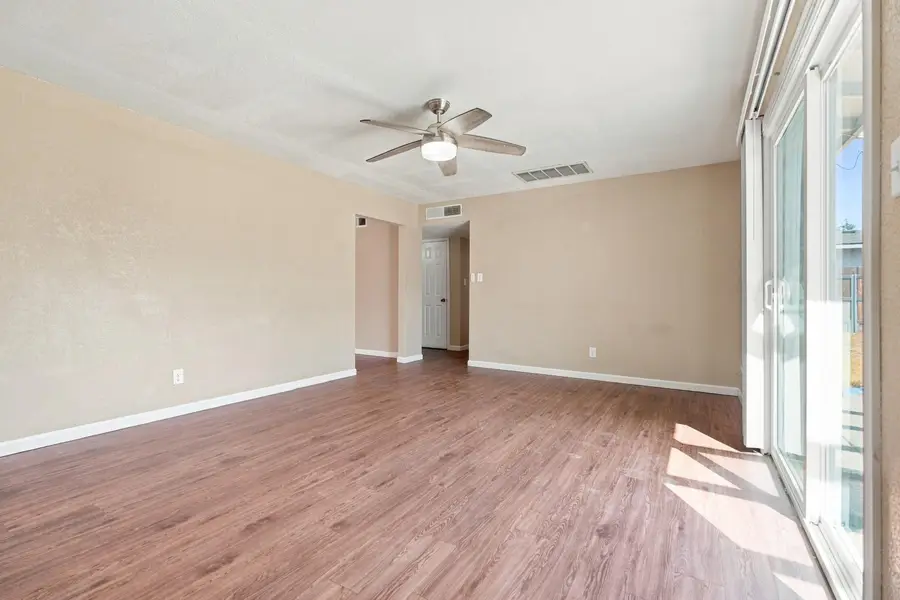 643 E Kaweah Avenue, Visalia, CA 93292 - #3