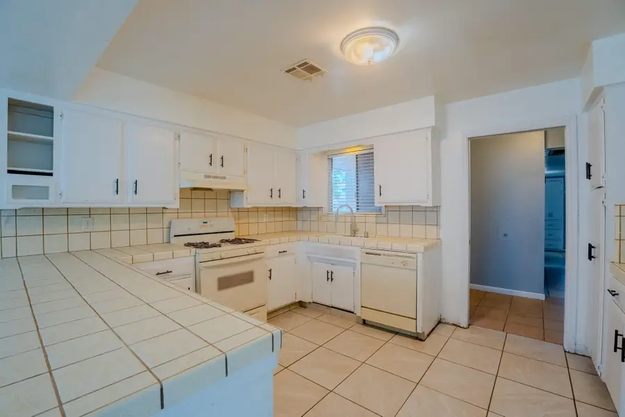 1730 S Demaree Street, Visalia, CA 93277 - #2